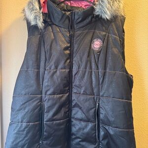 Chic Black Vest with Pink Lining and Faux Fur by